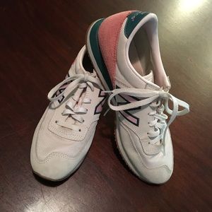 New Balance sz 7.5 retro sneakers